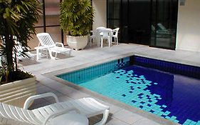 Flat Virmond Residence